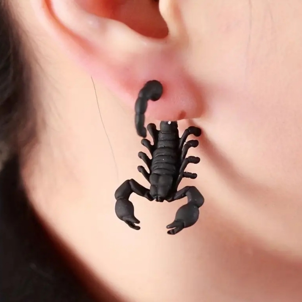 New Realistic Black Scorpion Earrings – Gothic Punk Creepy Studs (Pair)